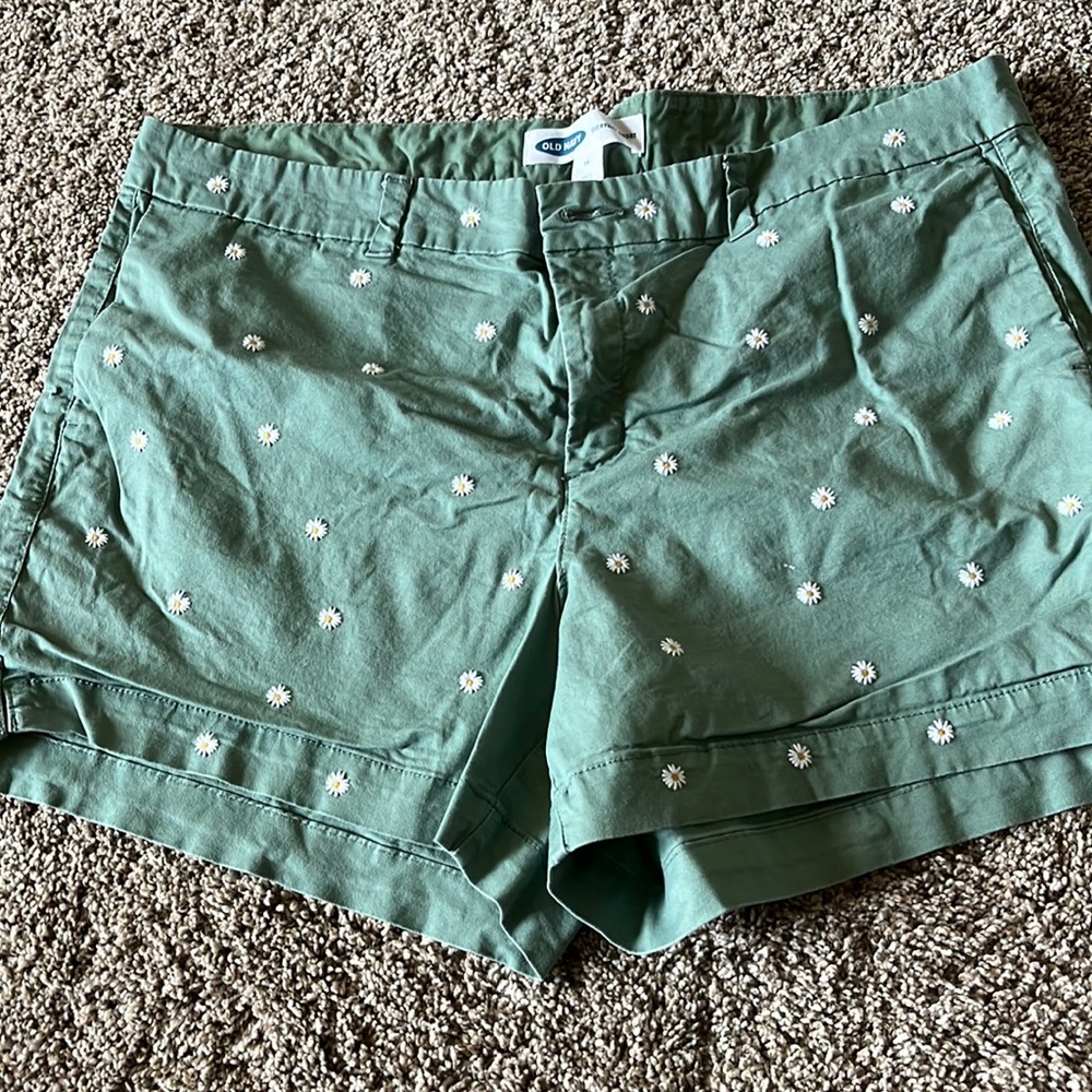 Old Navy everyday shorts, size 16, sage green with white daisy detail
